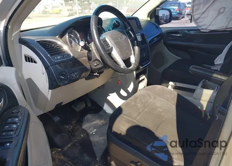 2011 Chrysler Town & Country Touring z USA, uszkodzony, nr VIN 2A4RR5DG9BR771531